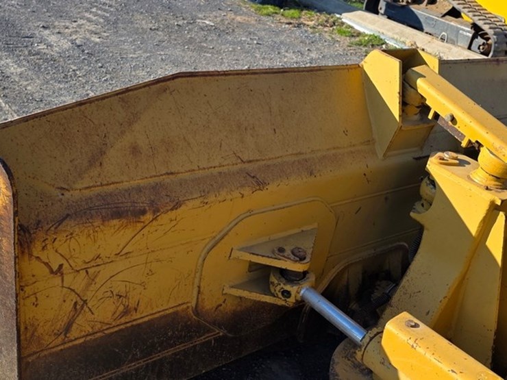 2005-caterpillar-d4g-xl-image-11