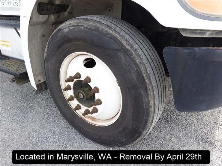 2010-hino-268-image-21