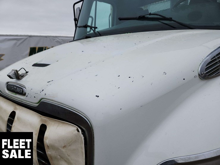 2018-freightliner-m2-106-image-37