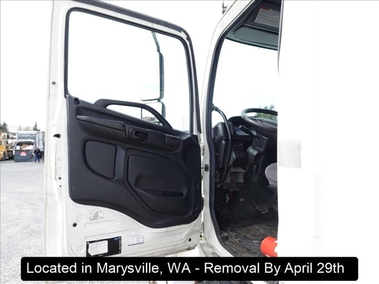 2010-hino-268-image-7