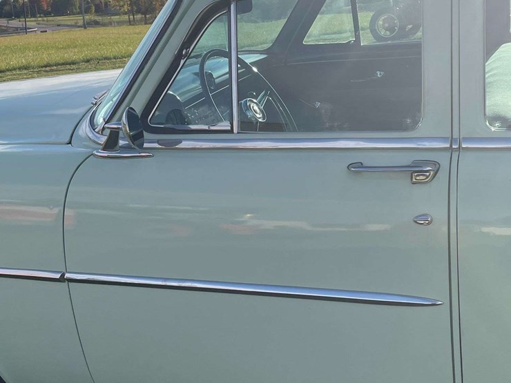 1953-ford-customline-sedan-image-38