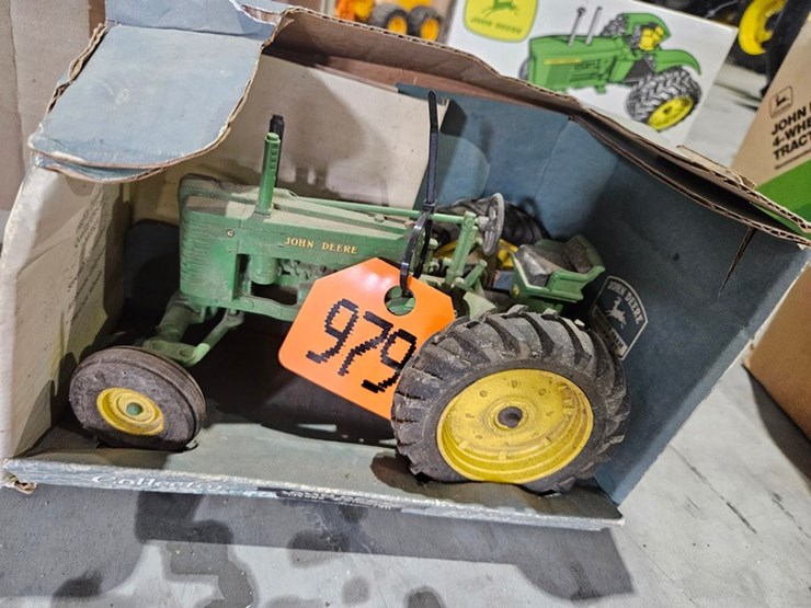 #979-•-john-deere-model-g-wide-front-1/16-die-cast-toy-image-2