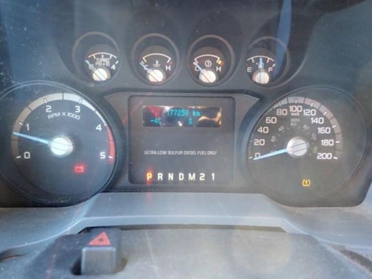 2016-ford-f350-xlt-image-12