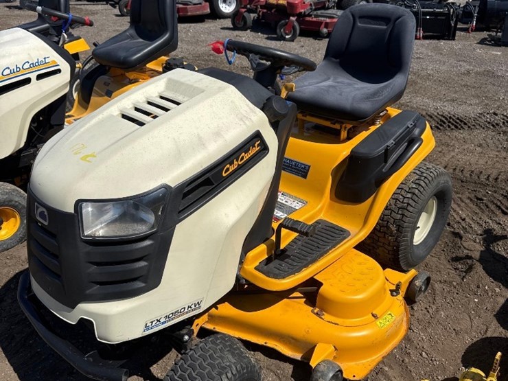 cub-cadet-ltx1050kw-image-1