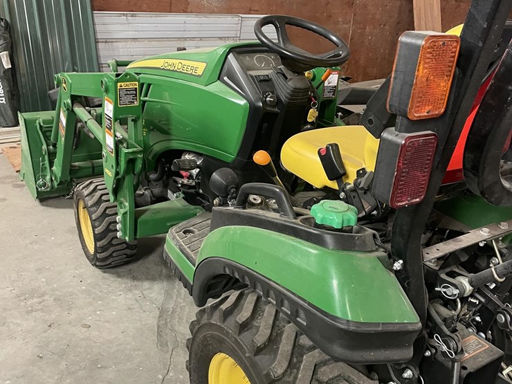 2017-john-deere-1025r-image-3
