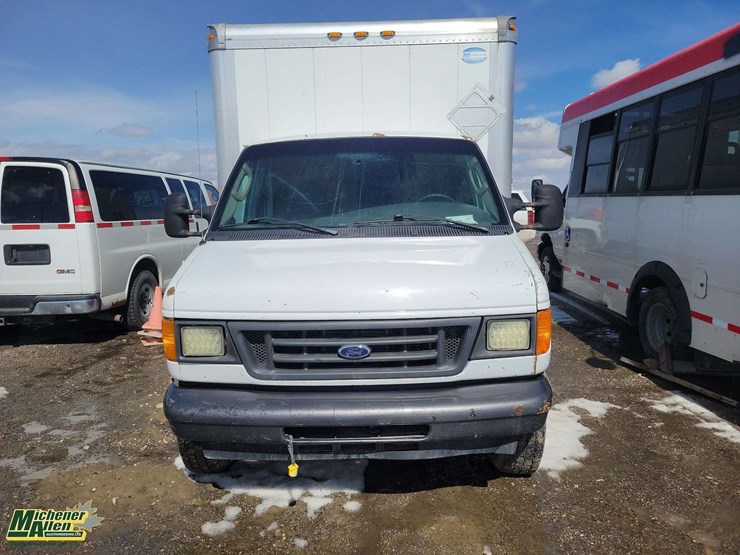 2004-ford-cargo-image-2