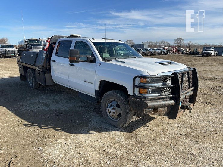2019-chevrolet-3500-image-3