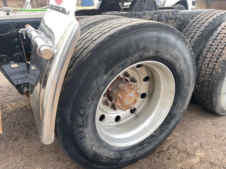 #240-•-2005-kenworth-truck-tractor-(has-mn-title)-(mora,-mn)-image-15