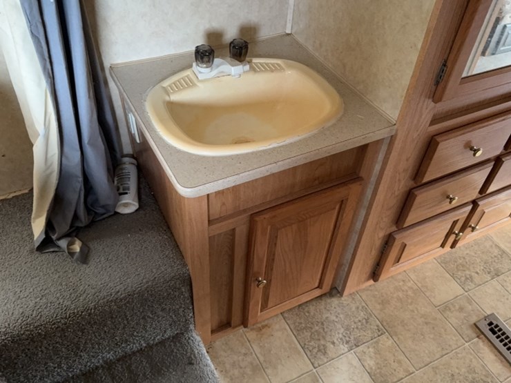 #3002-•-2006-rockwood-28'-5th-wheel-camper-image-33