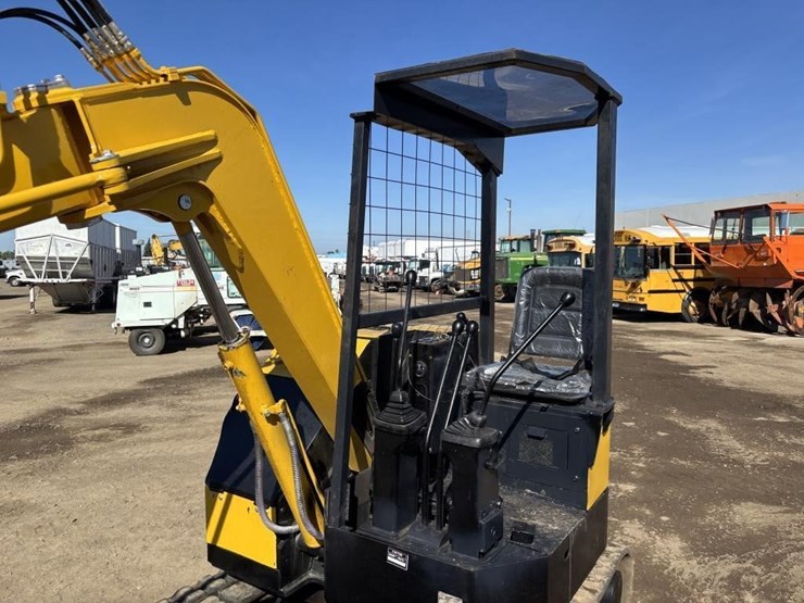 komatsu-pc28uu-image-22