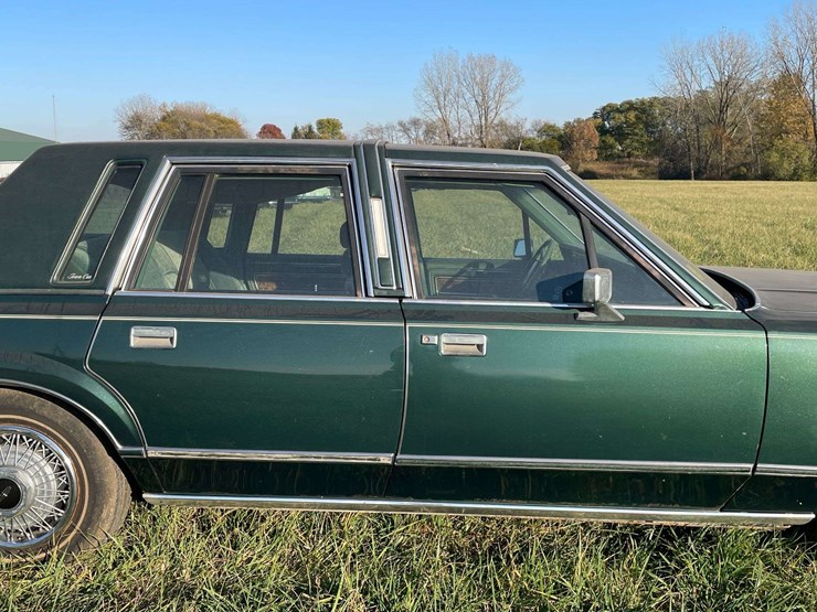 1980-lincoln-continental-town-car-image-17