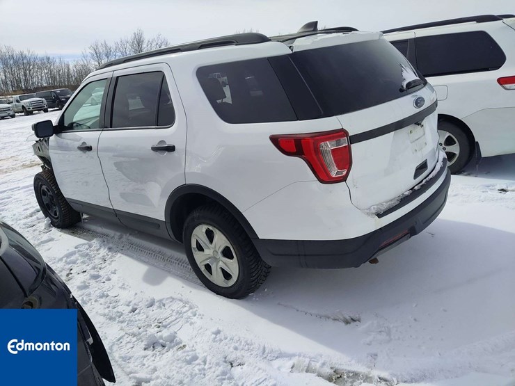 2019-ford-explorer-image-2