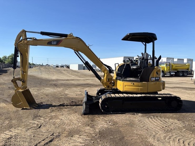 2015-caterpillar-305.5e2-cr-image-5