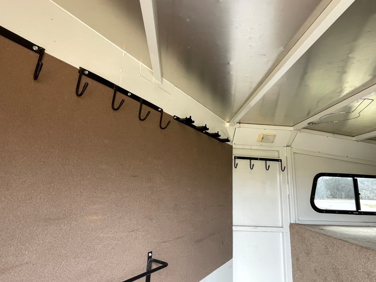 #292-•-2005-trails-west-classic-horse-trailer-(has-mn-title-in-delay)(scandia,-mn)-image-38