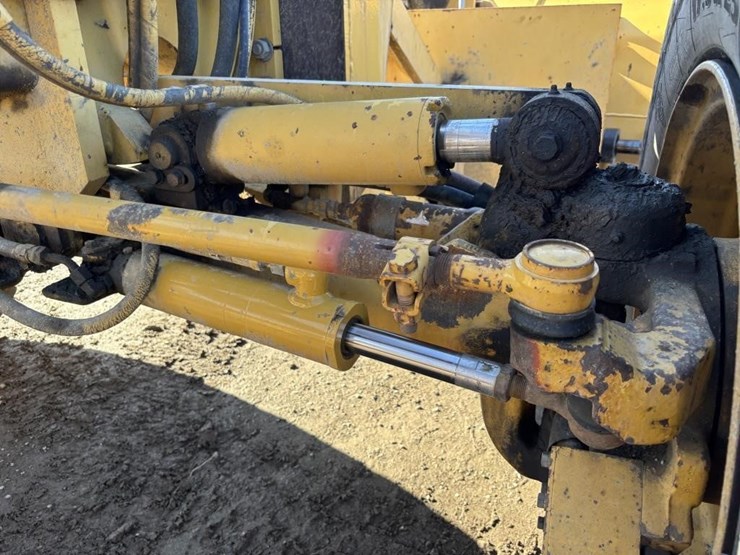 caterpillar-143h-image-23