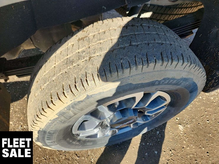 2024-gmc-sierra-2500hd-image-11