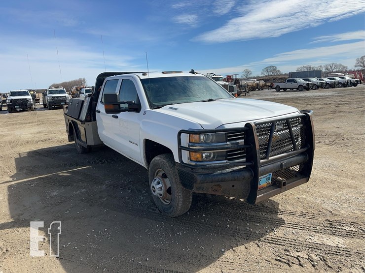 2015-chevrolet-3500-image-3