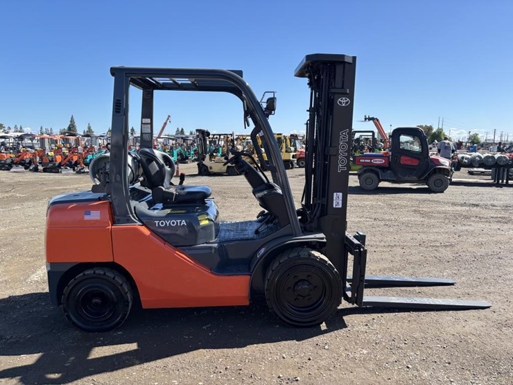 2017-toyota-8fgu30-image-7