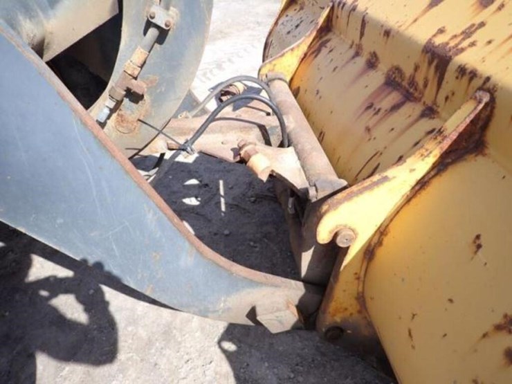 2014-deere-324j-image-29