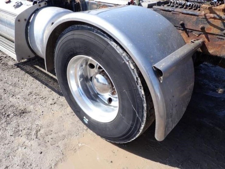 2014-peterbilt-389-image-48