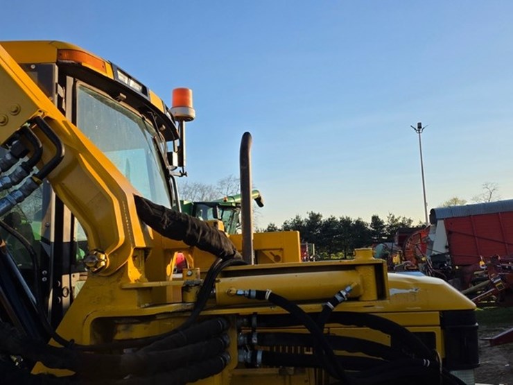 2002-john-deere-6410-image-10