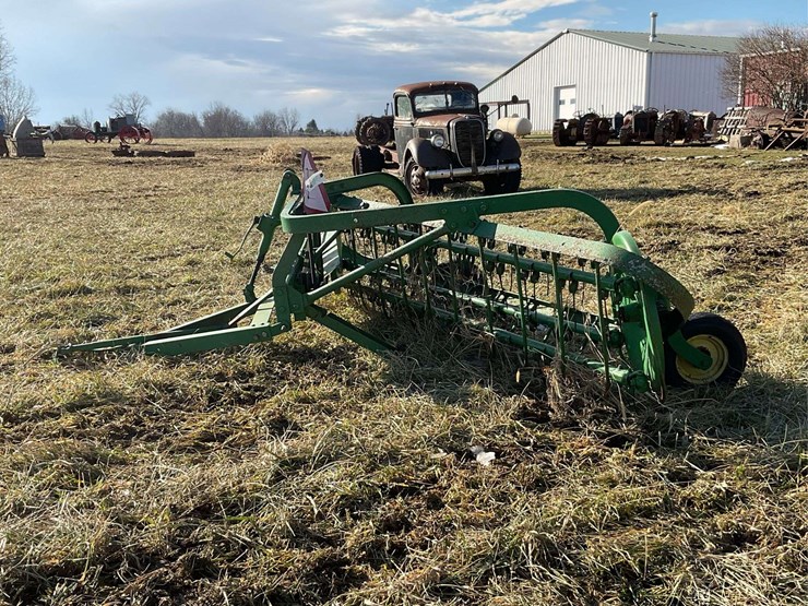 john-deere-hay-rake-image-1