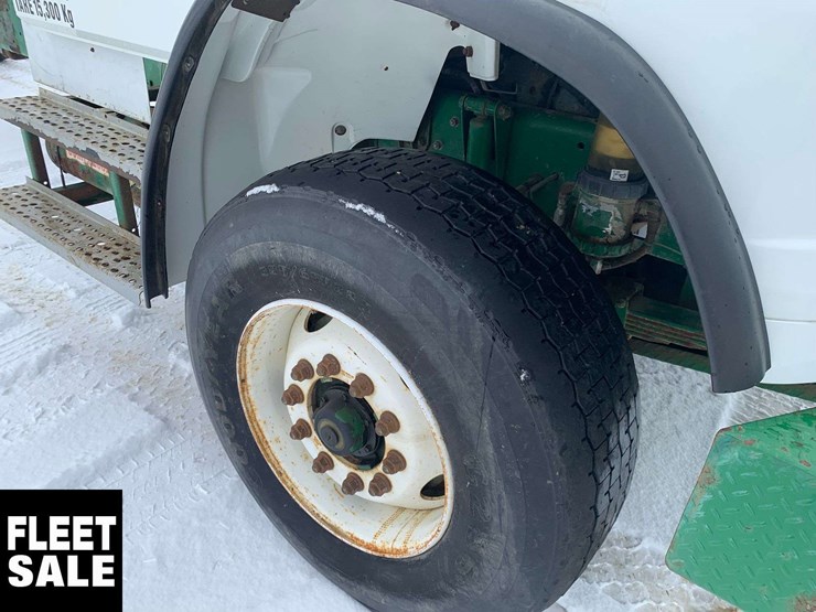 2003-freightliner-fl106-image-3