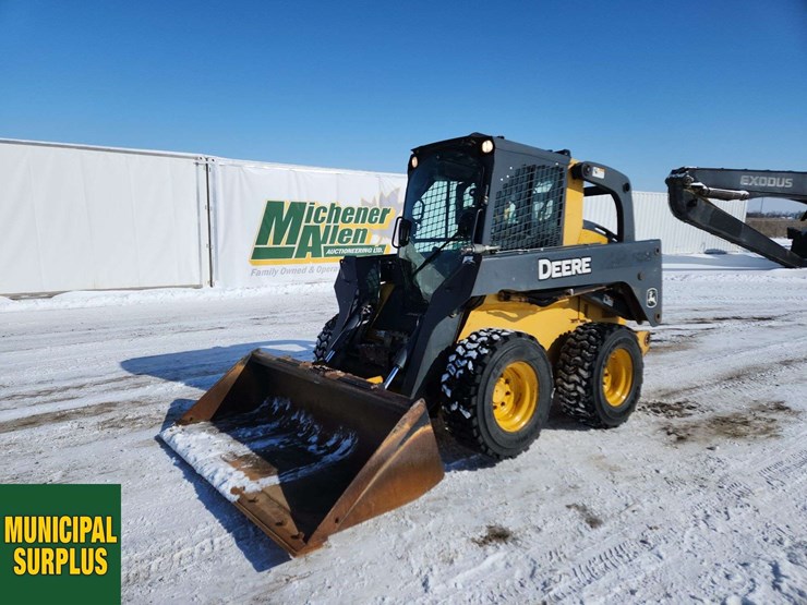 2015-deere-326e-image-1