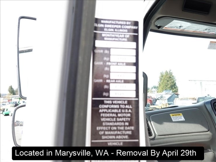 2020-freightliner-m2-106-image-25