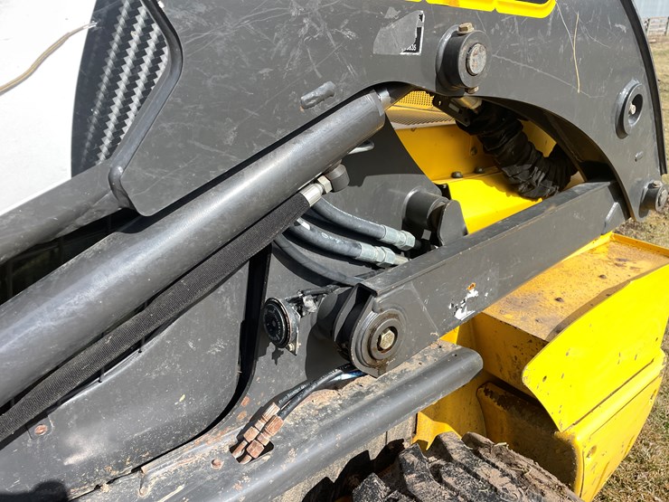 #372-•-2015-new-holland-l225-skid-steer-(scandia,-mn)-image-20