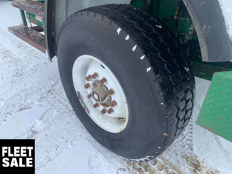 2001-freightliner-fl106-image-3