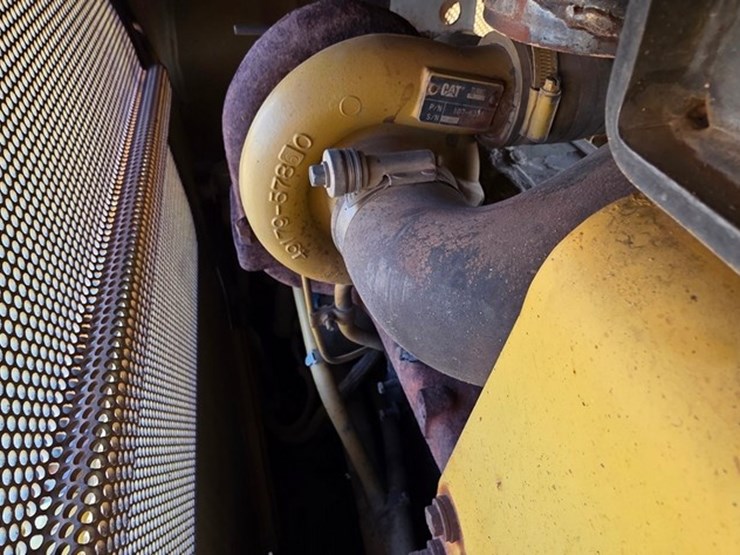 2005-caterpillar-d4g-xl-image-56