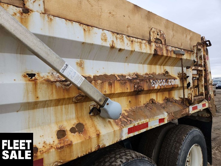 2018-freightliner-m2-106-image-42