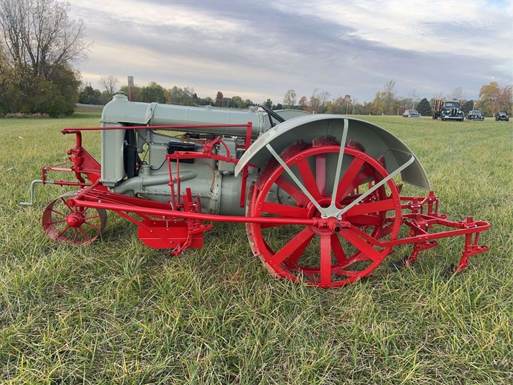 1927-fordson-tractor-image-2