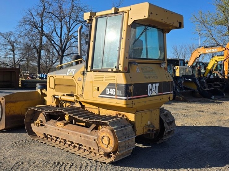 2005-caterpillar-d4g-xl-image-4