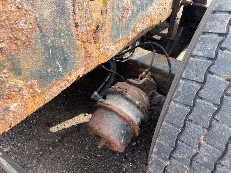 #242-•-2000-sterling-truck-tractor-(has-mn-title)-(mora,-mn)-image-35