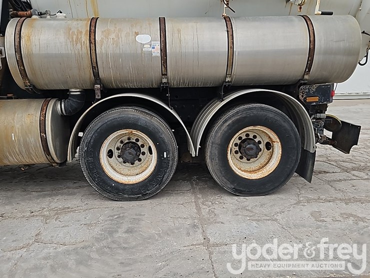 2004-international-7400-image-12