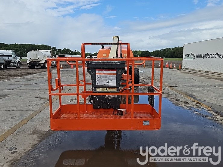 2007-jlg-800s-image-10