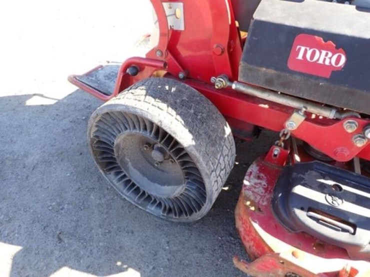 2021-toro-grand-stand-72505-stand-on-409347491-image-25