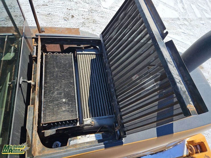 2003-case-621d-xt-image-28