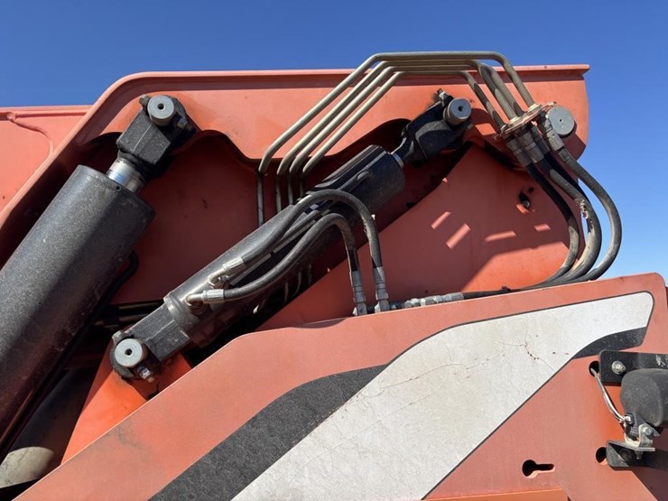 2014-jlg-8042-image-40