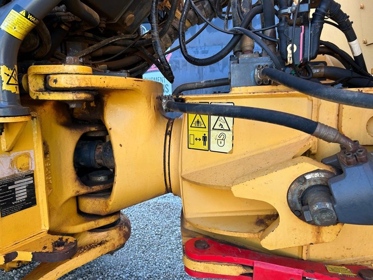 2014-volvo-a25g-image-17