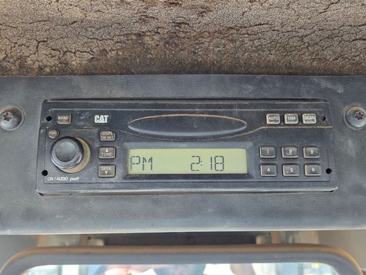 2005-caterpillar-d4g-xl-image-77