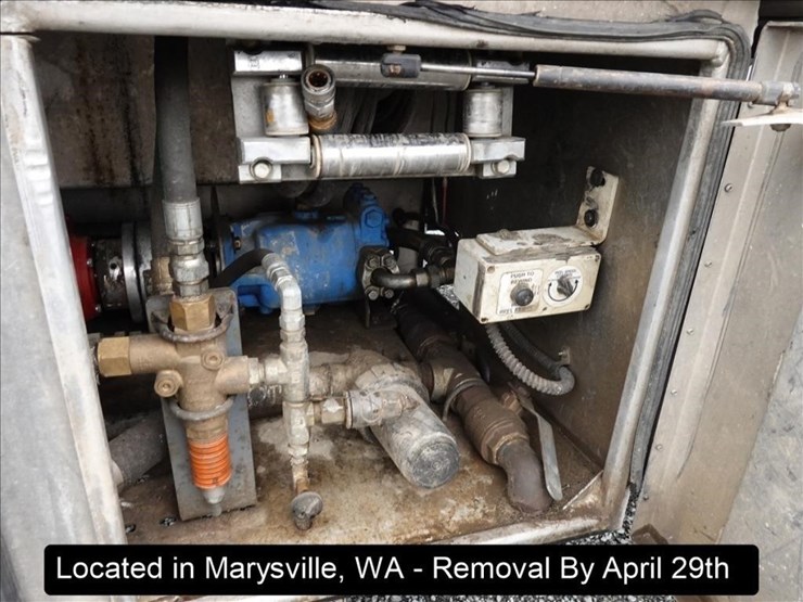 2011-peterbilt-348-image-14