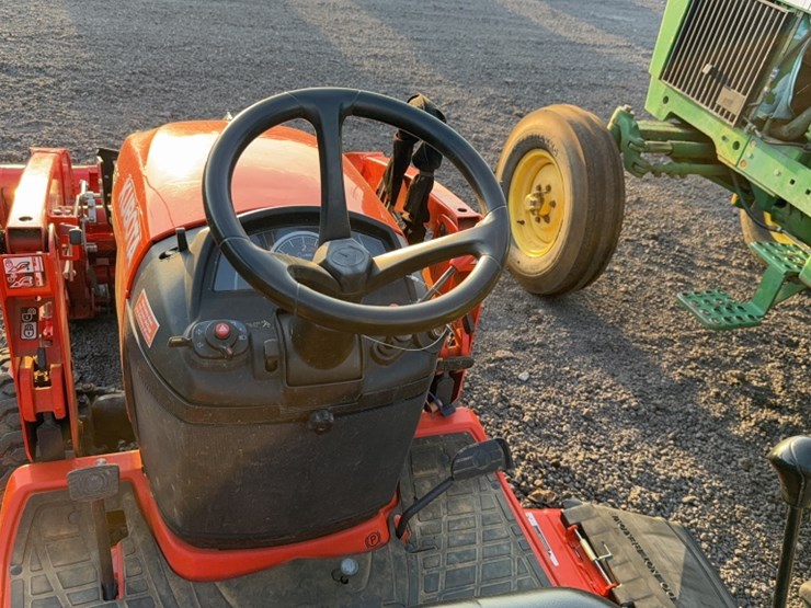 #3028-•-kubota-bx235-tractor-image-14