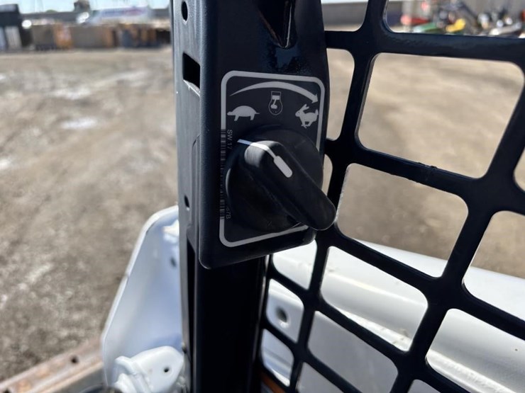 2020-bobcat-s550-image-26