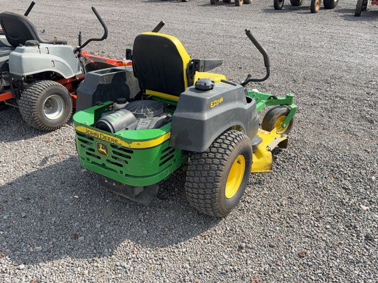 #4063-•-john-deere-eztrak-zero-turn-mower-image-8