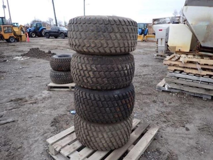 qty-of-(4)-carlisle-31x13.50-15-tire(s)-&-rim(s)-image-2