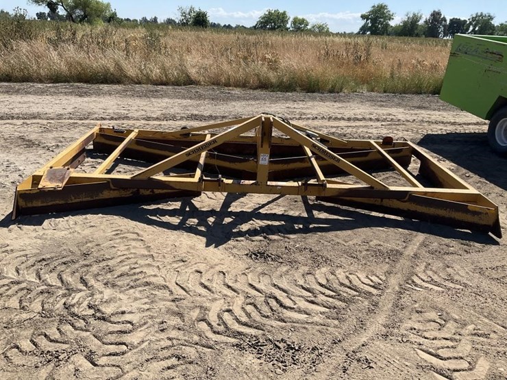 schmeiser-14'-3-pt-orchard-v-float-image-2