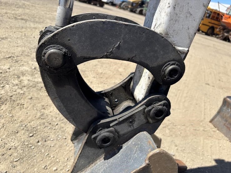 2020-bobcat-e10-image-16